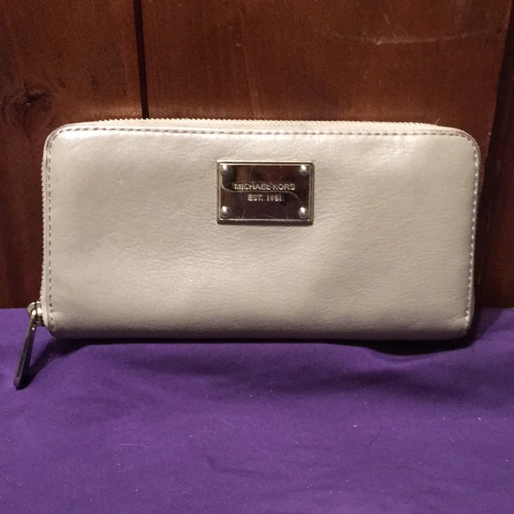 Michael Kors Cream Wallet
